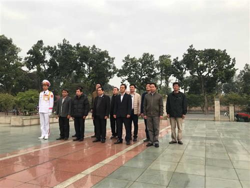 Viện Pháp y quốc gia dâng hương tưởng niệm các anh hùng liệt sĩ tại đài tưởng niệm Bắc Sơn nhân dịp 73 năm ngày thành lập quân đội nhân dân Việt Nam